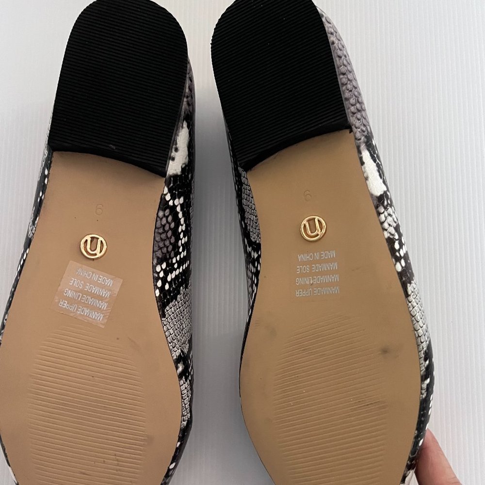 NOVO  Size 9 Snakeskin Black &  White ,Gold Detail Flat Shoes - Picture 13 of 15